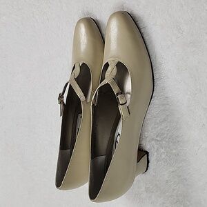Ros Hommerson Ivory Beige Pumps New In Box